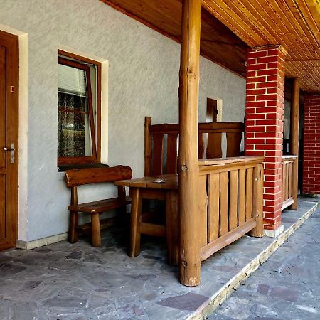 Tri Dorogi Hotel Lviv Exterior photo