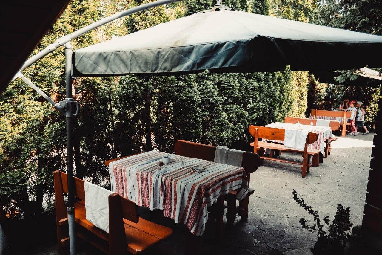 Tri Dorogi Hotel Lviv Exterior photo