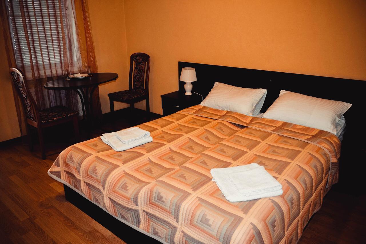 Tri Dorogi Hotel Lviv Exterior photo