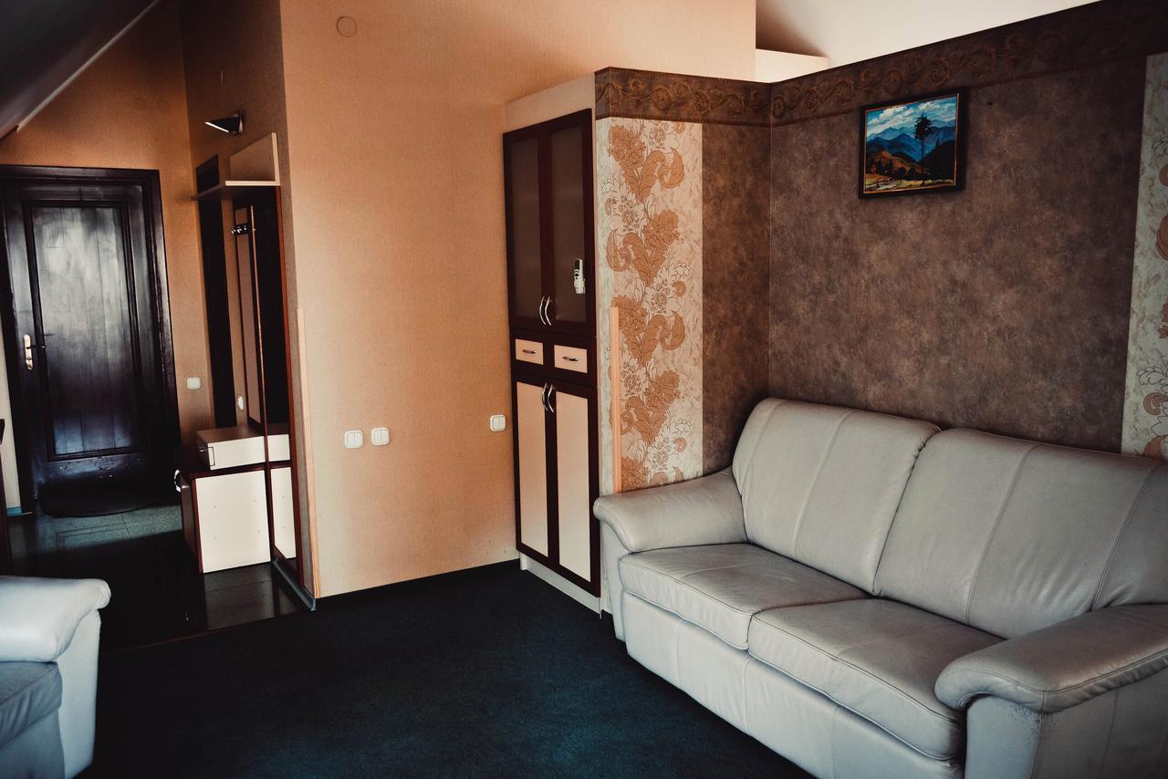 Tri Dorogi Hotel Lviv Exterior photo